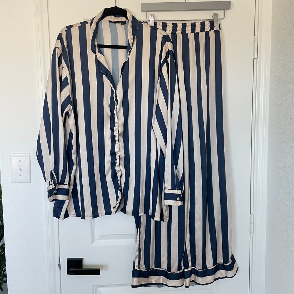 Nasty Gal Pinstriped Long Sleeve Top & Pants Pajama Set – Women’s Large
